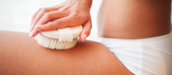 Le brossage à sec : la tendance beauté qui réveille le corps (et l’esprit)