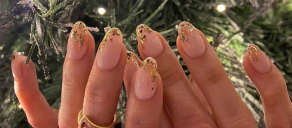 Tendances ongles Noël 2025 : les manucures festives à adopter cette fin d'année