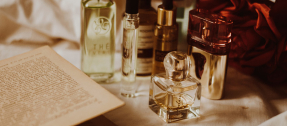 Soleil et parfum : amis ou ennemis ?