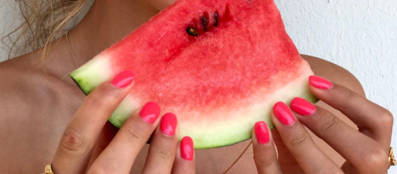 Comment faire tenir son vernis plus longtemps en été ? 